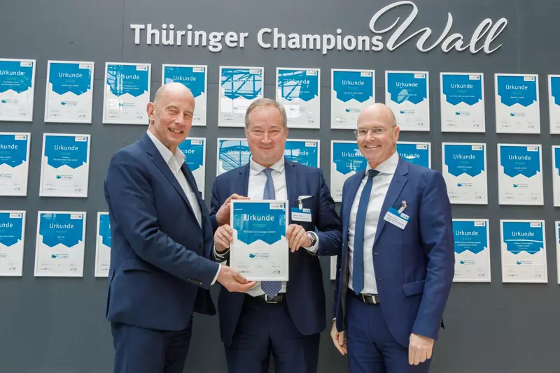 PETKUS Geschäftsführer Mark Scholze bei der Preisverleihung mit Wolfgang Tiefensee and Andreas Krey PETKUS Geschäftsführer Mark Scholze bei der Preisverleihung mit Wolfgang Tiefensee and Andreas Krey