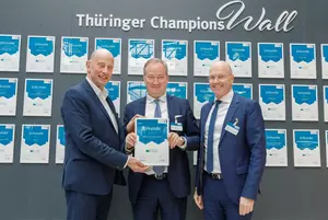 PETKUS Geschäftsführer Mark Scholze bei der Preisverleihung mit Wolfgang Tiefensee and Andreas Krey PETKUS Geschäftsführer Mark Scholze bei der Preisverleihung mit Wolfgang Tiefensee and Andreas Krey